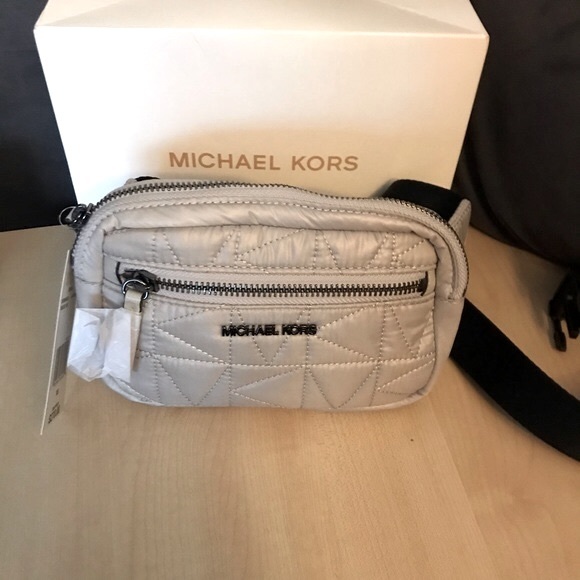 Vegan MICHAEL KORS Belt Bag quilted lightweight grey & silver NWT + Original box - Picture 7 of 13